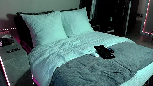 Tanya M online show from December 8, 1:03 pm