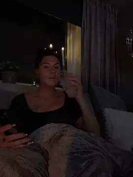 Snapshot of eemsii chatting on January 4, 10:13 pm eemsii online show from January 4, 10:13 pm