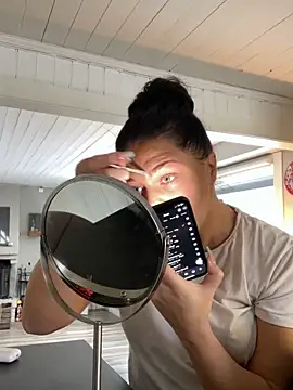 Snapshot of eemsii chatting on February 12, 9:31 am eemsii online show from February 12, 9:31 am