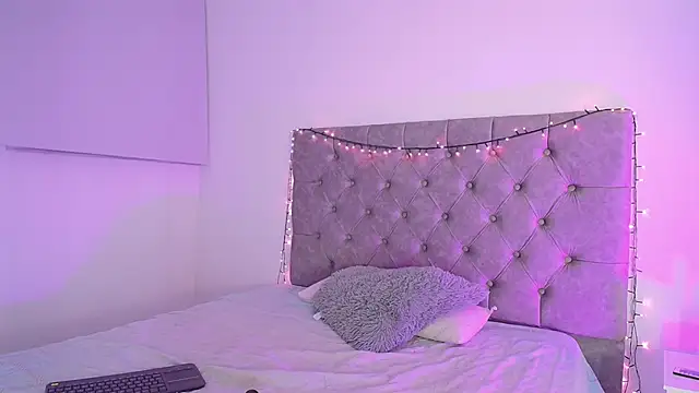 Snapshot of _kimtorres__ chatting on January 19, 1:43 am kimtorres online show from January 19, 1:43 am