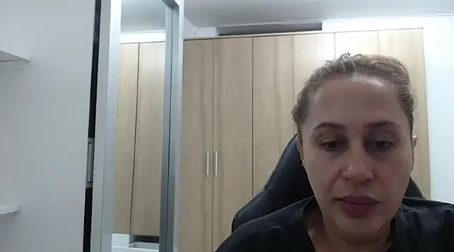 RoxanaLove9 online show from January 13, 1:13 am