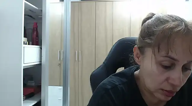 RoxanaLove9 online show from January 16, 1:27 am