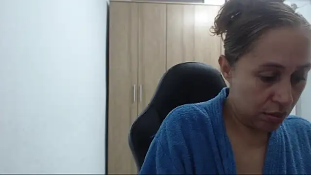 Snapshot of RoxanaLove9 chatting on May 4, 11:12 pm RoxanaLove9 online show from May 4, 11:12 pm