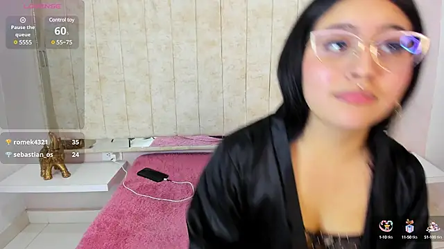 Annie9  online show from February 8, 2:04 am