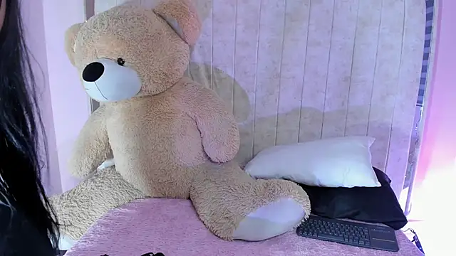 Annie9  online show from September 20, 3:29 am