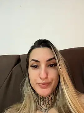 hotskinny1 online show from May 4, 5:20 pm