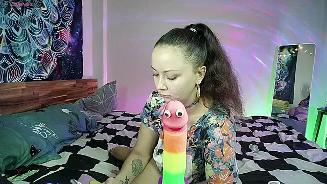 kellycakemeow online show from February 9, 7:16 am