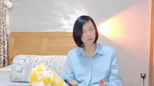 Snapshot of Linda-LL chatting on February 4, 10:54 am Linda-LL online show from February 4, 10:54 am