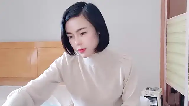 Snapshot of Linda-LL chatting on February 11, 6:19 am Linda-LL online show from February 11, 6:19 am