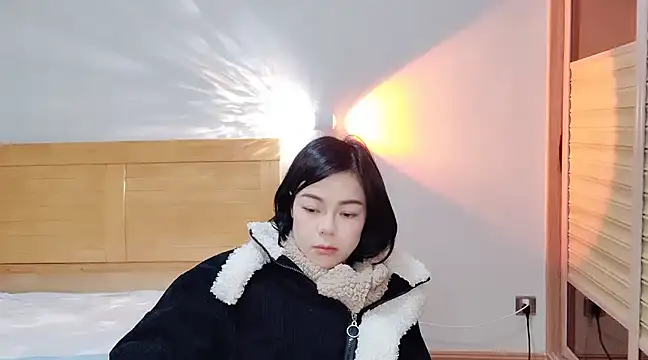 Snapshot of Linda-LL chatting on February 13, 2:34 am Linda-LL online show from February 13, 2:34 am