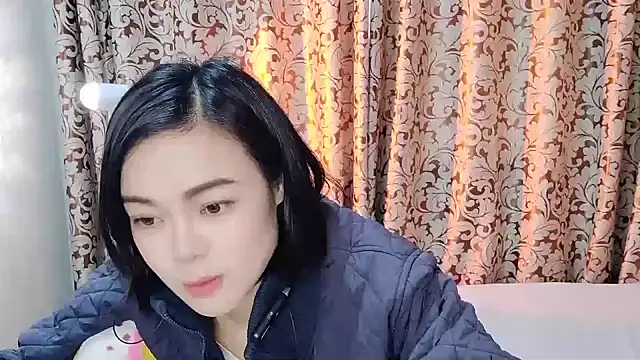 Snapshot of Linda-LL chatting on February 17, 2:42 am Linda-LL online show from February 17, 2:42 am