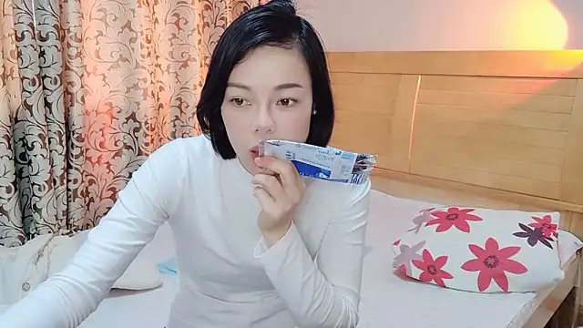 Snapshot of Linda-LL chatting on March 1, 5:52 am Linda-LL online show from March 1, 5:52 am