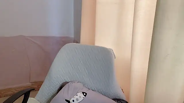 Snapshot of Linda-LL chatting on October 4, 7:17 am Linda-LL online show from October 4, 7:17 am