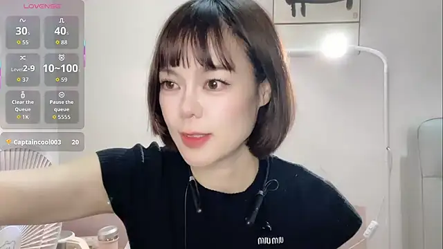 Snapshot of Linda-LL chatting on October 19, 12:50 pm Linda-LL online show from October 19, 12:50 pm