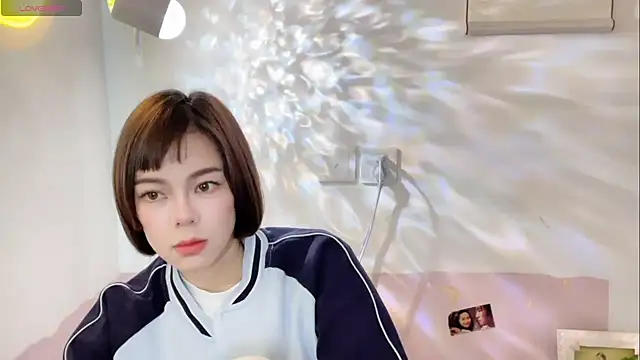 Snapshot of Linda-LL chatting on October 24, 1:46 am Linda-LL online show from October 24, 1:46 am