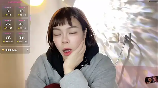 Snapshot of Linda-LL chatting on November 5, 9:09 am Linda-LL online show from November 5, 9:09 am