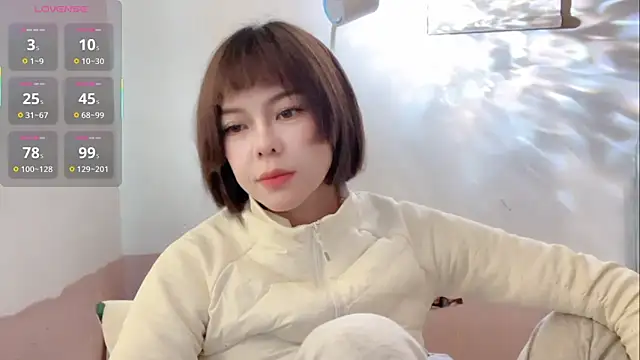 Snapshot of Linda-LL chatting on November 13, 4:00 am Linda-LL online show from November 13, 4:00 am