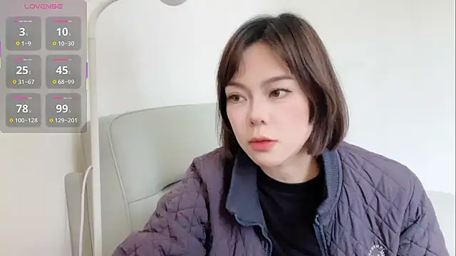 Snapshot of Linda-LL chatting on December 2, 5:24 am Linda-LL online show from December 2, 5:24 am