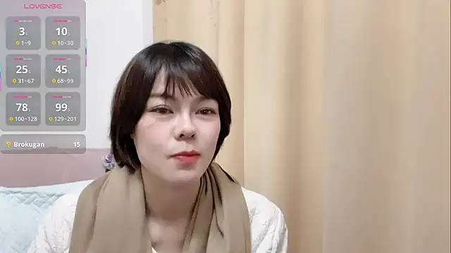 Snapshot of Linda-LL chatting on December 16, 11:15 am Linda-LL online show from December 16, 11:15 am