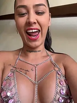 Snapshot of paisitahot1975 chatting on February 19, 7:05 pm paisitahot1975 online show from February 19, 7:05 pm