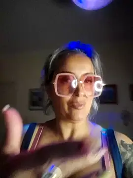 Snapshot of DesireSatler chatting on November 2, 4:37 am DesireSatler online show from November 2, 4:37 am