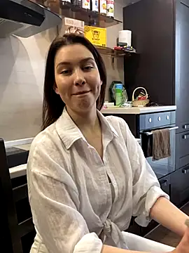 Snapshot of KikiWatson chatting on December 2, 8:30 am KikiWatson online show from December 2, 8:30 am