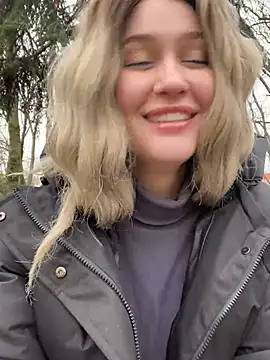 Snapshot of KikiWatson chatting on December 17, 10:12 am KikiWatson online show from December 17, 10:12 am