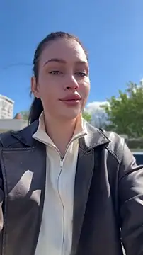 KikiWatson online show from April 25, 7:22 am