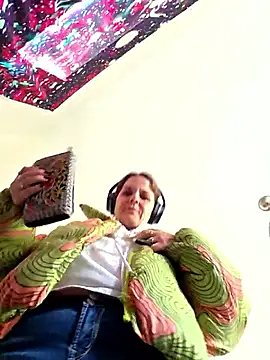 Snapshot of thatonespicychick chatting on October 29, 2:52 pm thatonespicychick online show from October 29, 2:52 pm