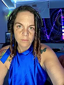 Snapshot of thatonespicychick chatting on November 17, 4:24 pm thatonespicychick online show from November 17, 4:24 pm