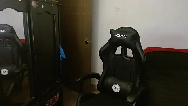 Snapshot of kv___xxx_ chatting on September 24, 10:35 pm kv   xxx  online show from September 24, 10:35 pm