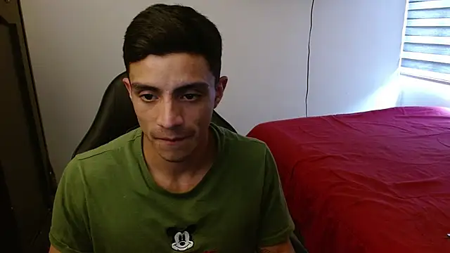 Snapshot of kv___xxx_ chatting on October 15, 8:09 pm kv   xxx  online show from October 15, 8:09 pm