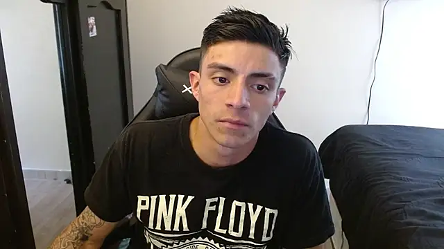 Snapshot of kv___xxx_ chatting on November 4, 6:29 pm kv xxx online show from November 4, 6:29 pm