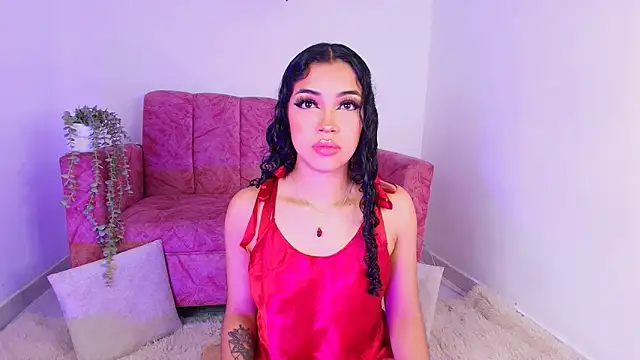 Sara Jhonson online show from November 8, 10:30 pm