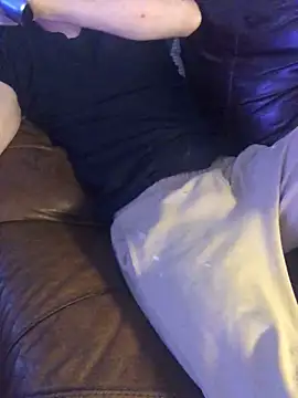 Snapshot of thismybody chatting on December 8, 8:51 am thismybody online show from December 8, 8:51 am