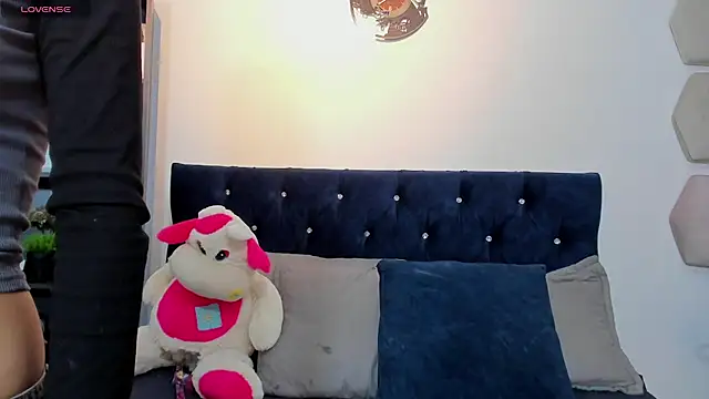 yulianademond66 online show from August 5, 8:44 pm