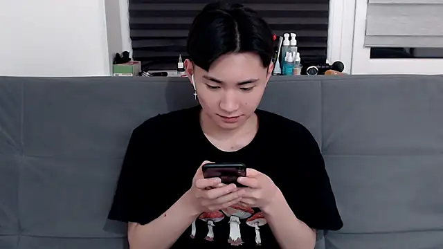 Snapshot of Miram_Yu chatting on February 8, 12:49 am Miram Yu online show from February 8, 12:49 am