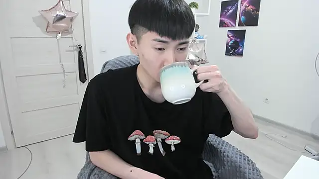 Snapshot of Miram_Yu chatting on March 22, 10:59 pm Miram Yu online show from March 22, 10:59 pm