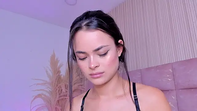 HannaRhodes online show from April 26, 4:26 pm