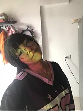 Luna-Chann online show from April 30, 8:57 pm