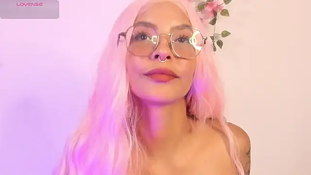 Snapshot of Luna-Chann chatting on June 3, 9:42 pm Luna-Chann online show from June 3, 9:42 pm