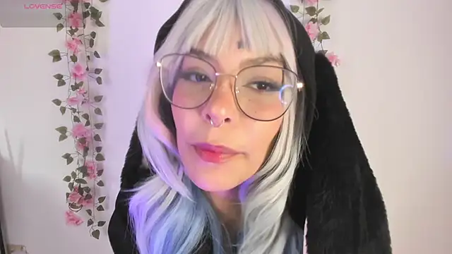 Snapshot of Luna-Chann chatting on June 15, 8:00 pm Luna-Chann online show from June 15, 8:00 pm
