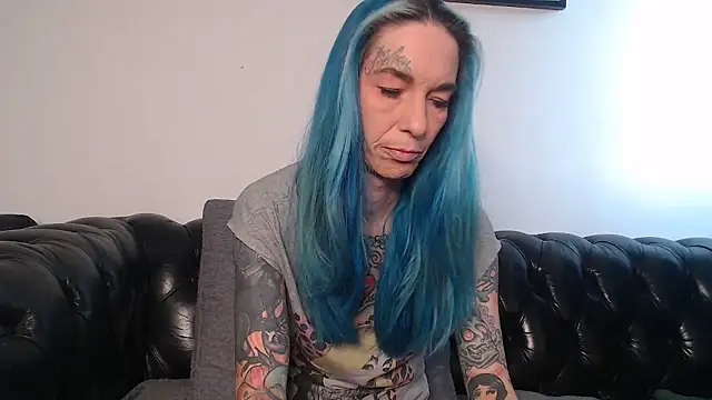 Snapshot of RavenryderUK chatting on December 3, 11:01 am RavenryderUK online show from December 3, 11:01 am