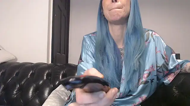 Snapshot of RavenryderUK chatting on January 3, 9:15 pm RavenryderUK online show from January 3, 9:15 pm
