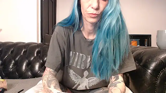 Snapshot of RavenryderUK chatting on January 6, 12:05 am RavenryderUK online show from January 6, 12:05 am