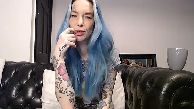 Snapshot of RavenryderUK chatting on January 19, 9:55 pm RavenryderUK online show from January 19, 9:55 pm