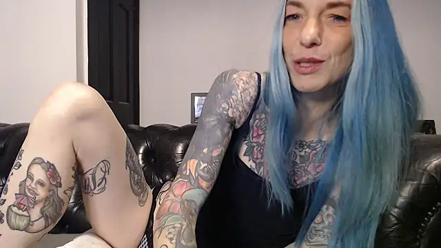 Snapshot of RavenryderUK chatting on January 25, 1:10 am RavenryderUK online show from January 25, 1:10 am
