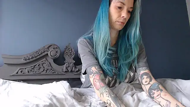 Snapshot of RavenryderUK chatting on January 28, 10:45 am RavenryderUK online show from January 28, 10:45 am