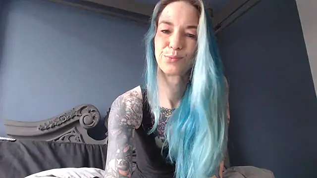 Snapshot of RavenryderUK chatting on February 4, 10:43 am RavenryderUK online show from February 4, 10:43 am