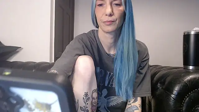 Snapshot of RavenryderUK chatting on February 8, 9:36 pm RavenryderUK online show from February 8, 9:36 pm